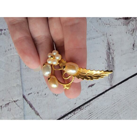 Vintage Gold Tone Brooch Pin With Faux Pearl Cluster Pink White Leaf Details - Picture 2 of 5